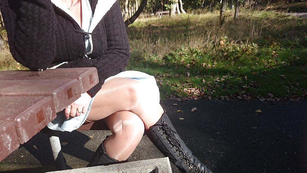 25P Stockings upskirt
