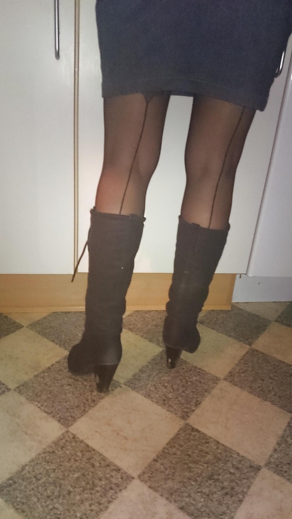 25P Stockings upskirt