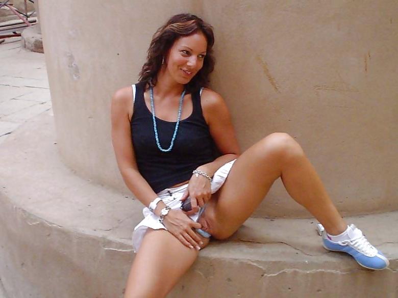 25P EURO SLUT SLUT SUCKING, DILDOING AND MORE...