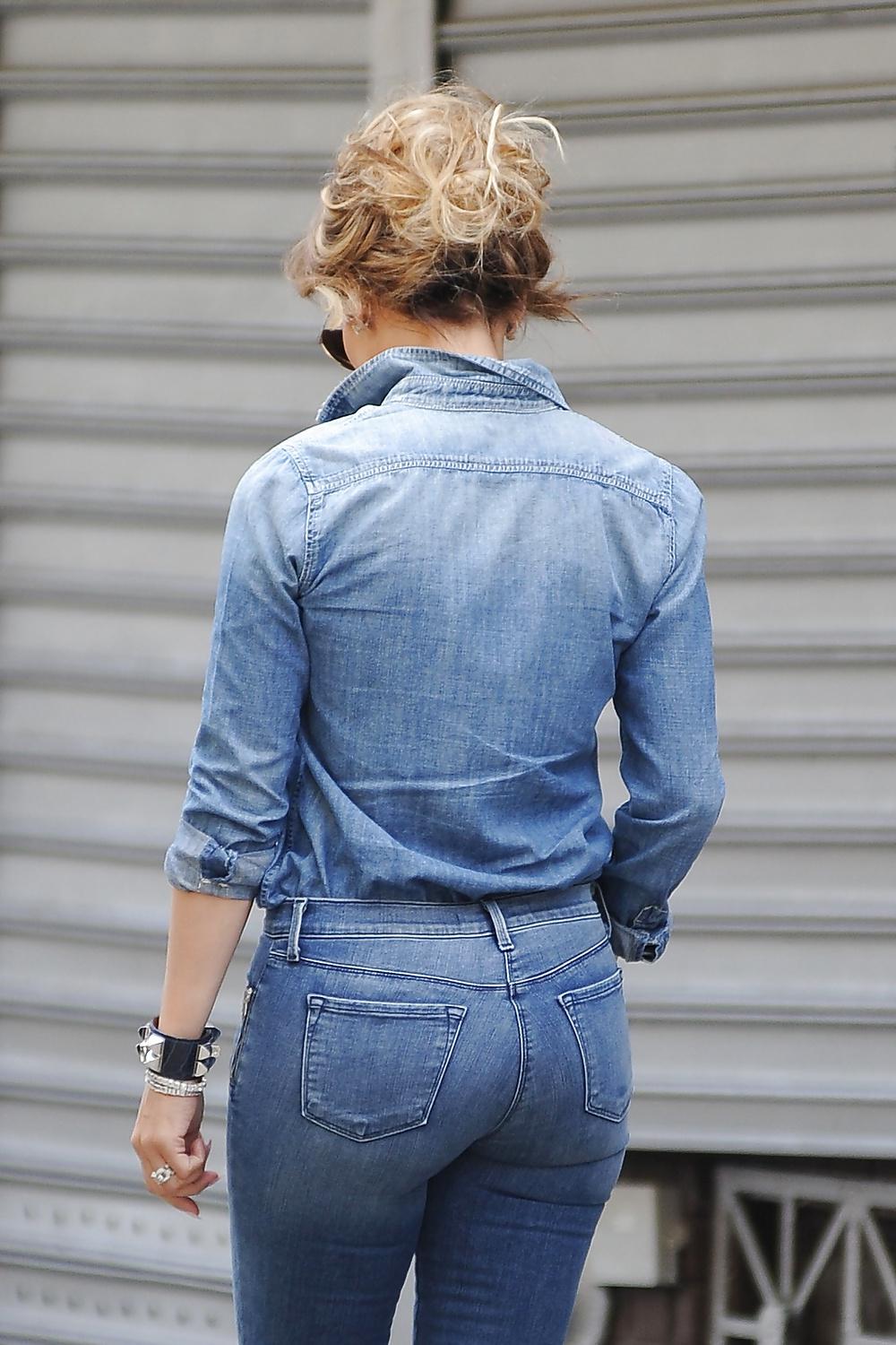 25P Jennifer Lopez Booty in jeans