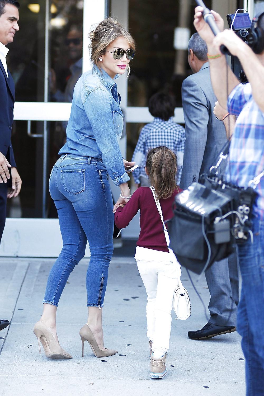 25P Jennifer Lopez Booty in jeans