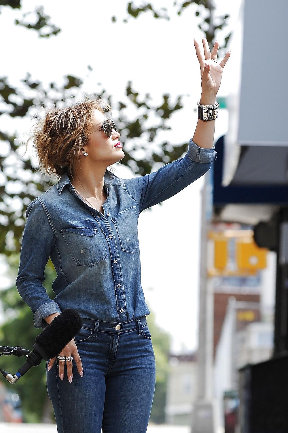 25P Jennifer Lopez Booty in jeans