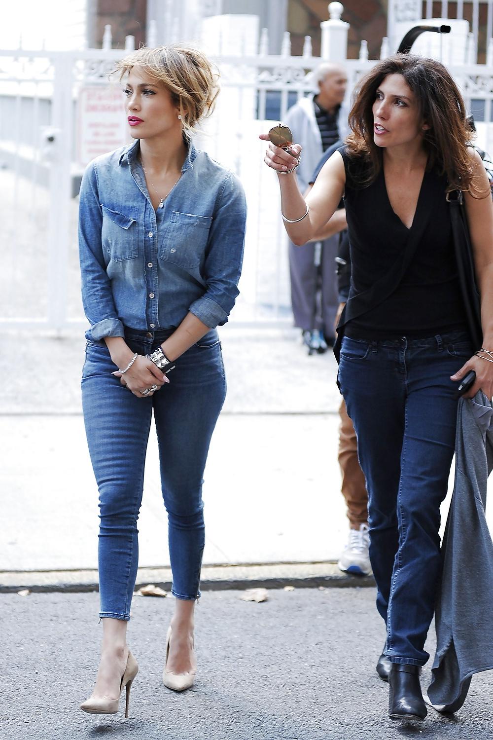 25P Jennifer Lopez Booty in jeans