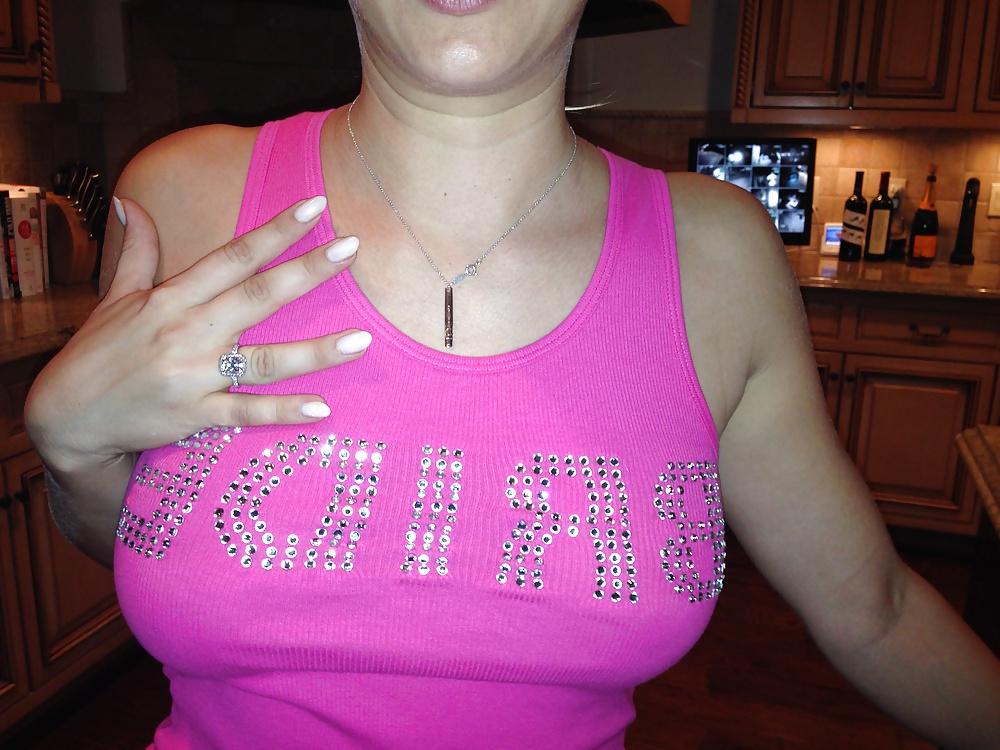20P Kaley Cuoco nude photos leaked (iCloud hack)