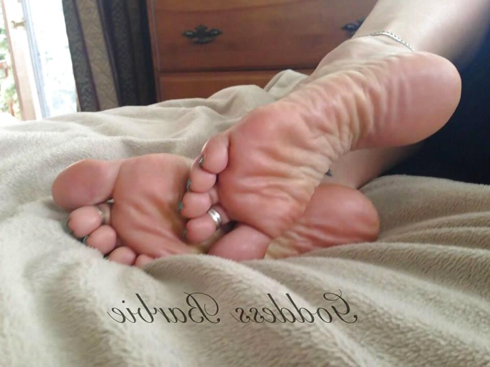 25P Barbie Foot Girl