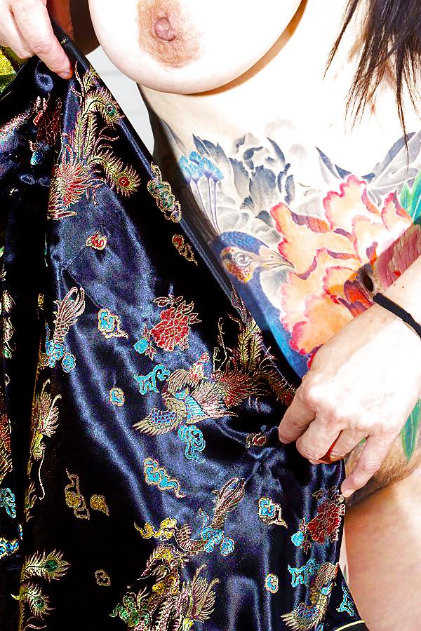 25P Close-Ups and Up Skirts