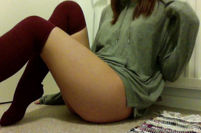 25P Non nude babes