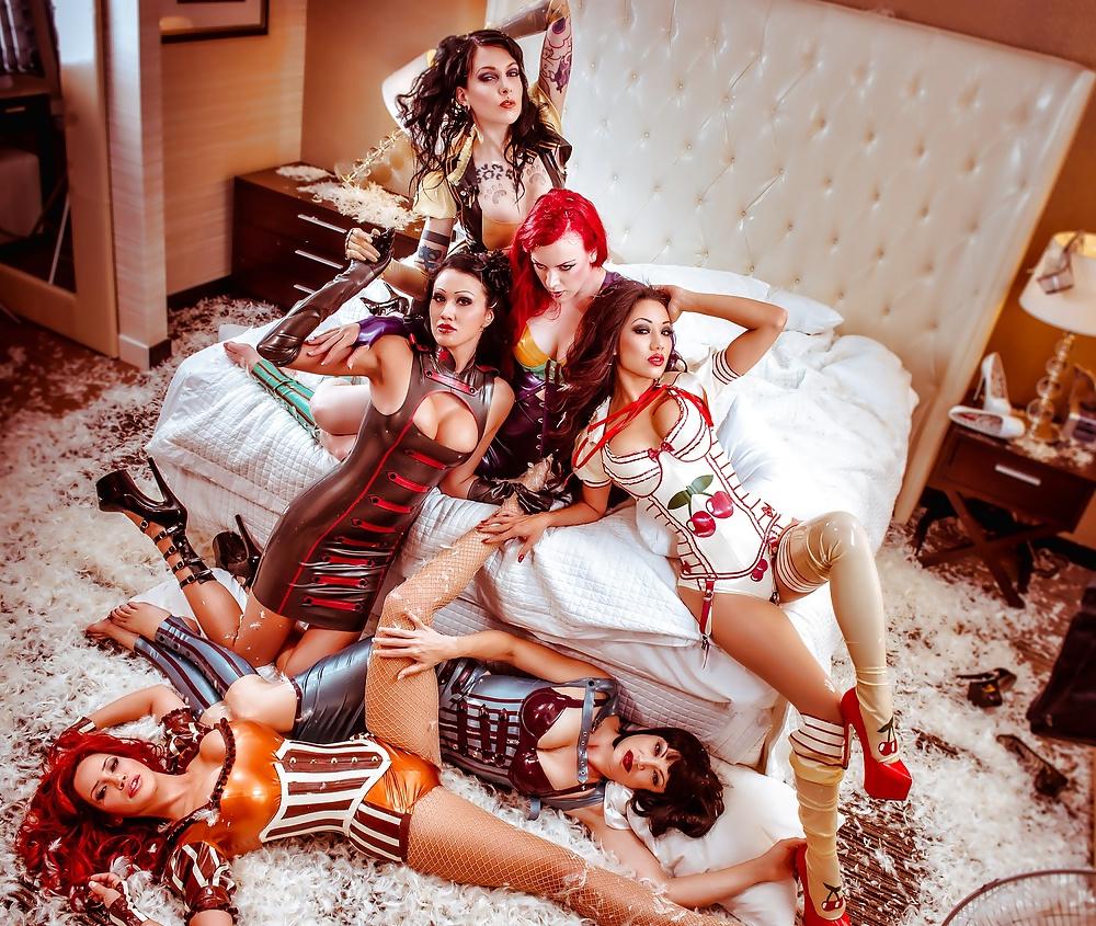 25P Pillow Fight in Heaven