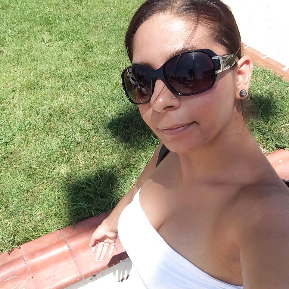 12P Turkish beauties in sunglasses! On which face would you cum?