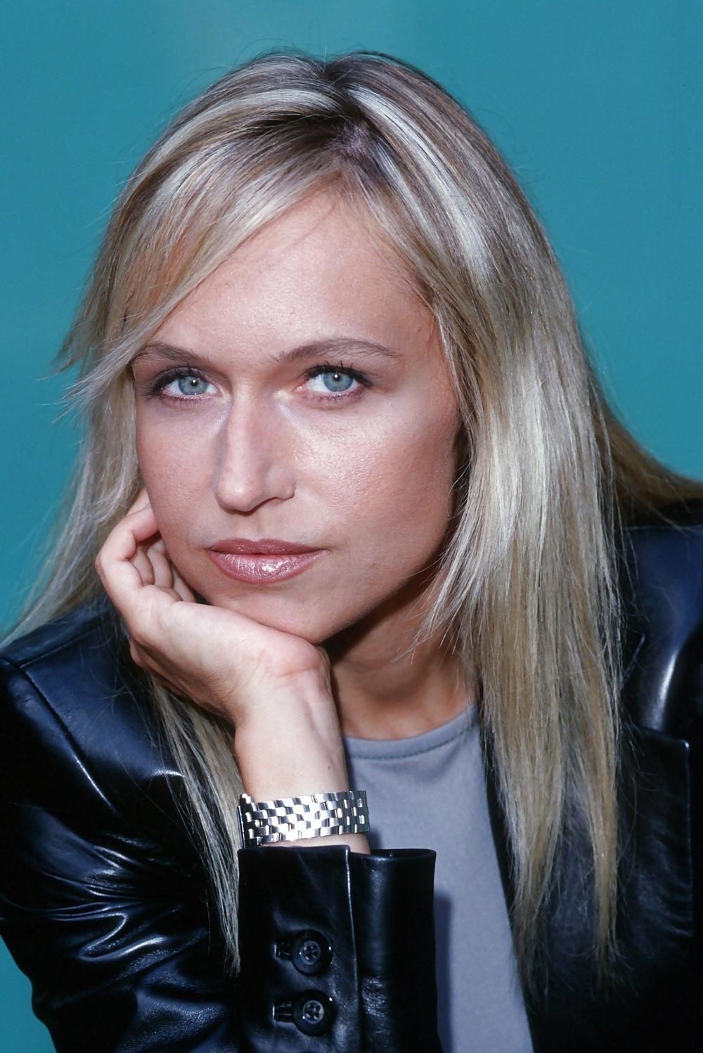 10P German actress Anica Dobra