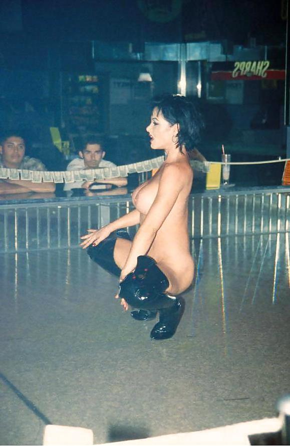 25P Jeanna Fine on stage