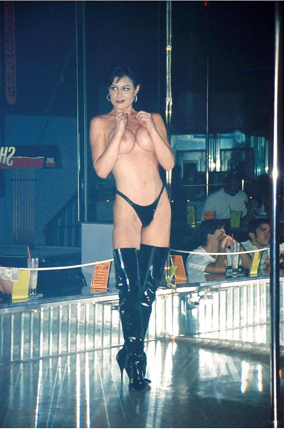25P Jeanna Fine on stage