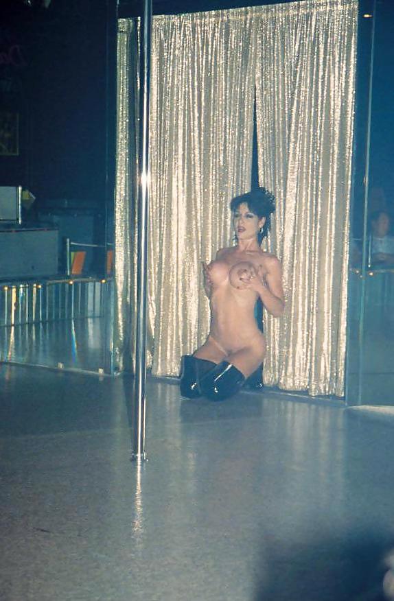 25P Jeanna Fine on stage