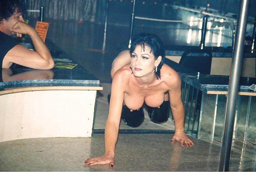 25P Jeanna Fine on stage