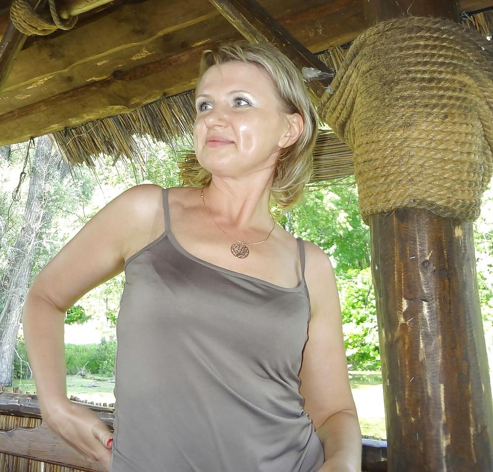 17P Kollegen Fotze. 40 yo coworker needs painful anal