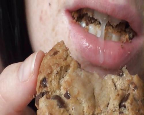 25P Cum on food