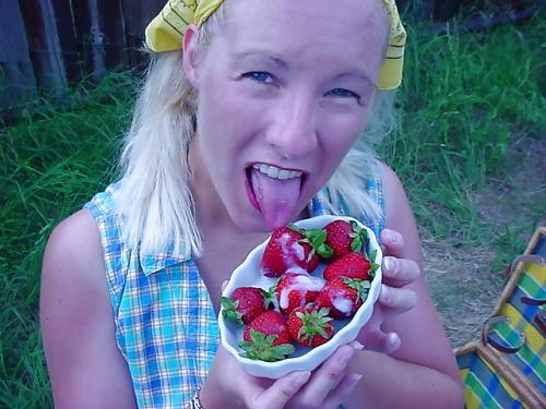 25P Cum on food
