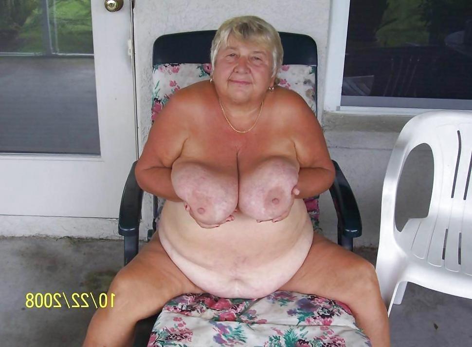 8P Esel loves... real big BOOBs