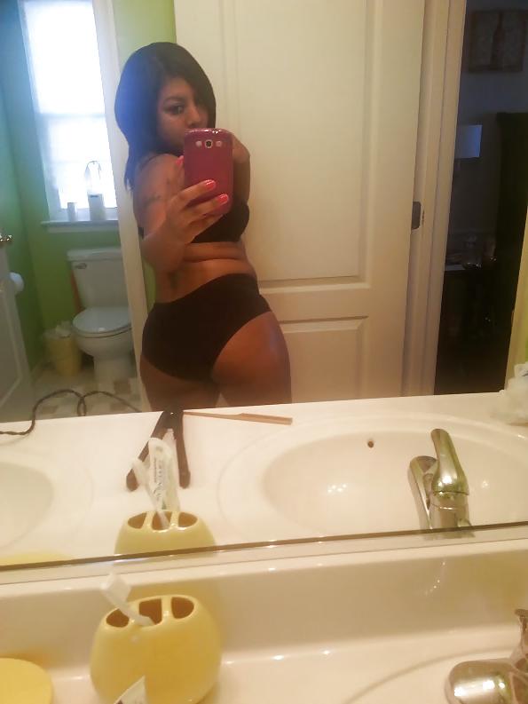 16P Phat Booty Ebony Selfie