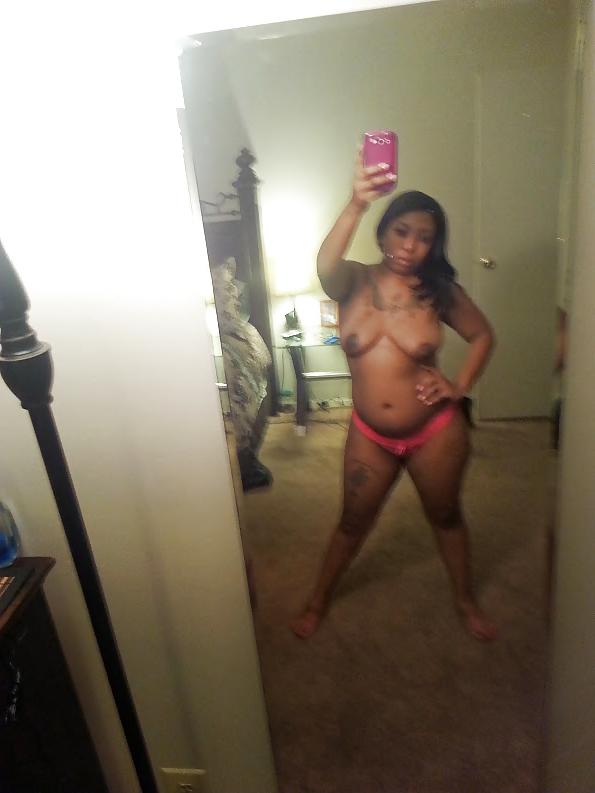 16P Phat Booty Ebony Selfie
