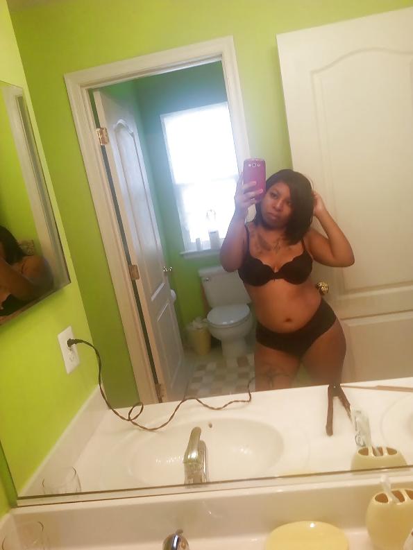 16P Phat Booty Ebony Selfie
