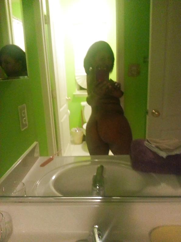16P Phat Booty Ebony Selfie