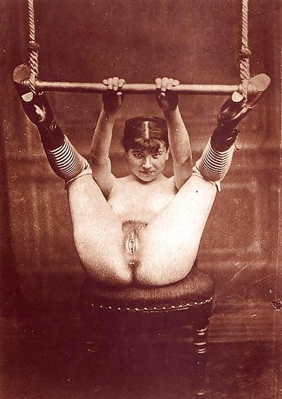 25P 1850 Retro Erotic Photo