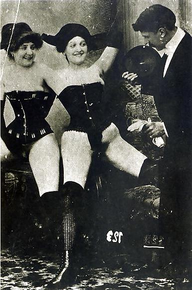 25P 1850 Retro Erotic Photo