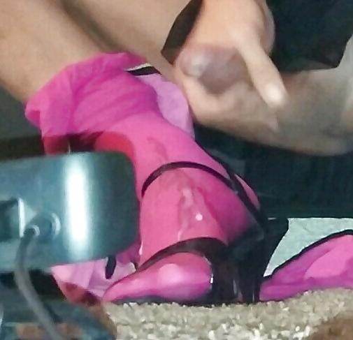 12P Crossdresser Lisa Love cum on feet