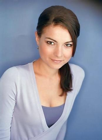 9P Sexy german actress Henriette Richter-Roehl - babe feet legs