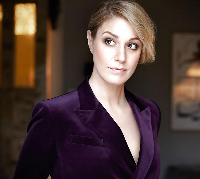 17P Sexy german actress Julia Stinshoff - milf, blonde