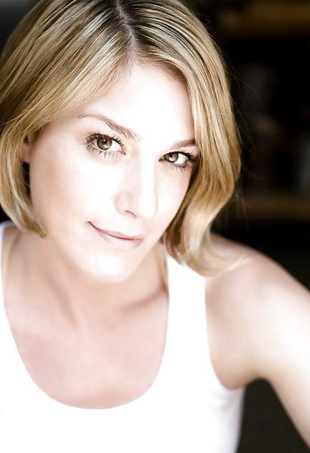 17P Sexy german actress Julia Stinshoff - milf, blonde