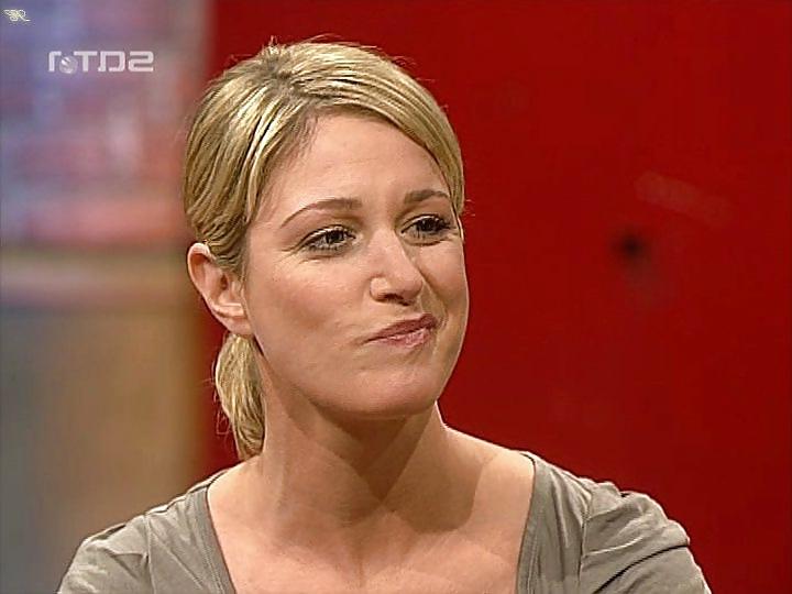 17P Sexy german actress Julia Stinshoff - milf, blonde