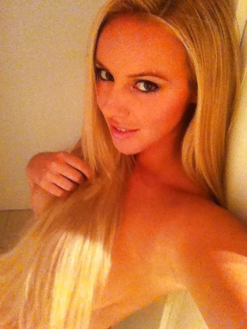 25P Selfie Amateur Babes - vol 118!