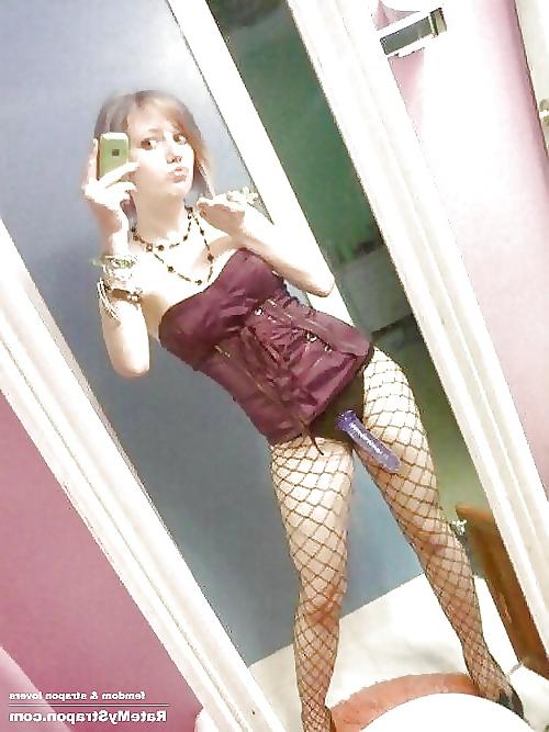 25P Strapon bisex