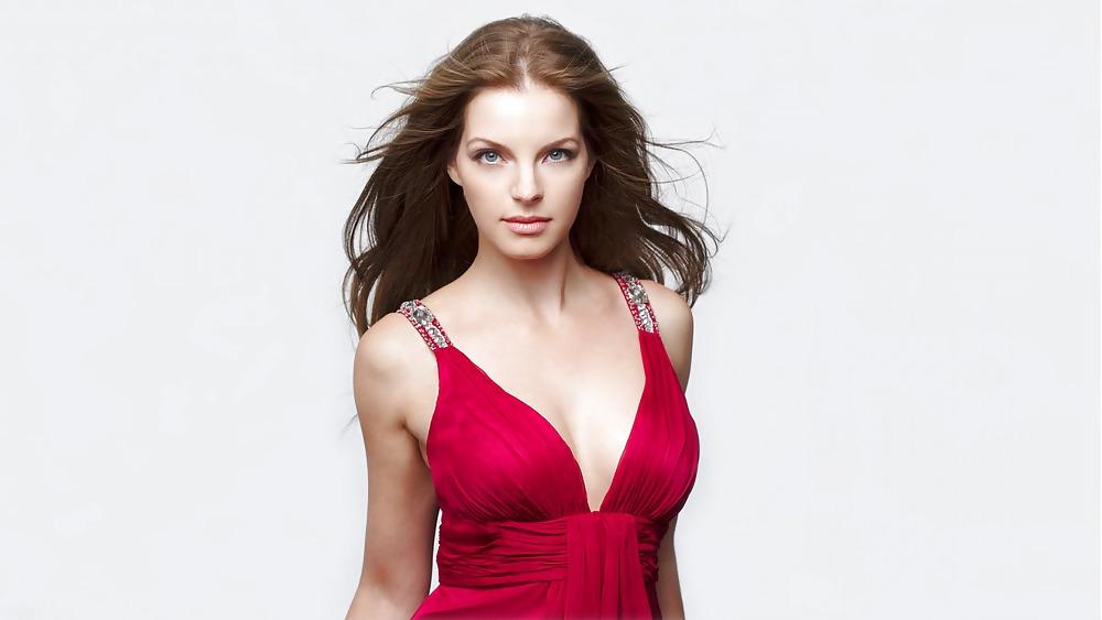 25P 240 Celebrities and Models Wallpapers