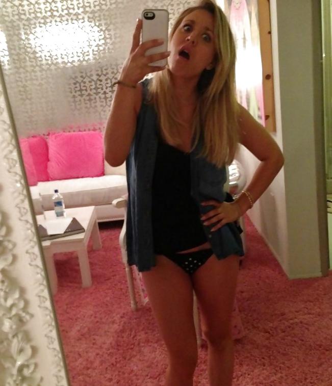25P Kaley cuoco leaked pics!!!