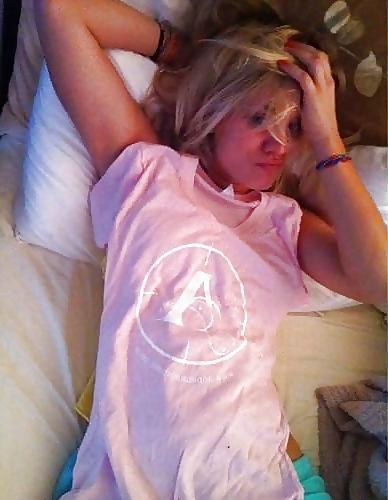 25P Kaley cuoco leaked pics!!!