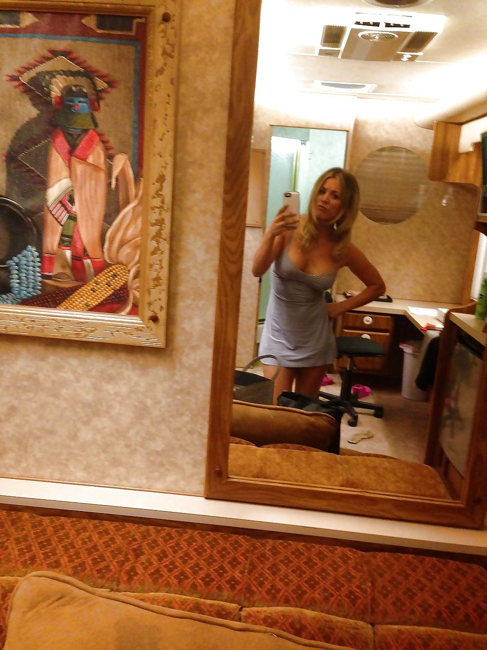 25P Kaley cuoco leaked pics!!!