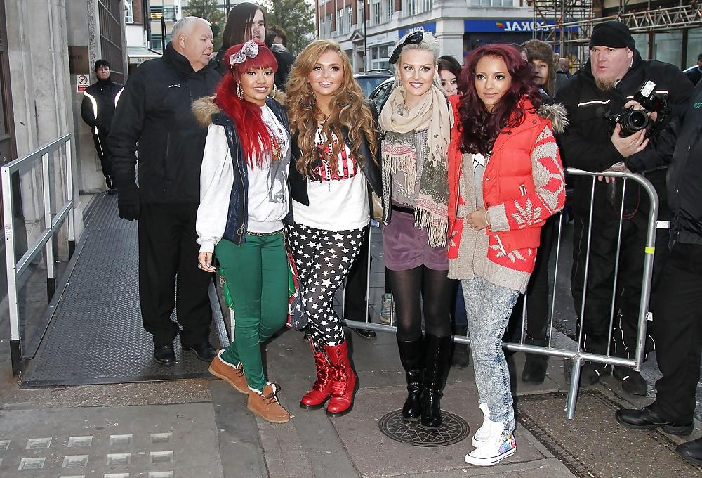 25P Celebrities In Pantyhose 6
