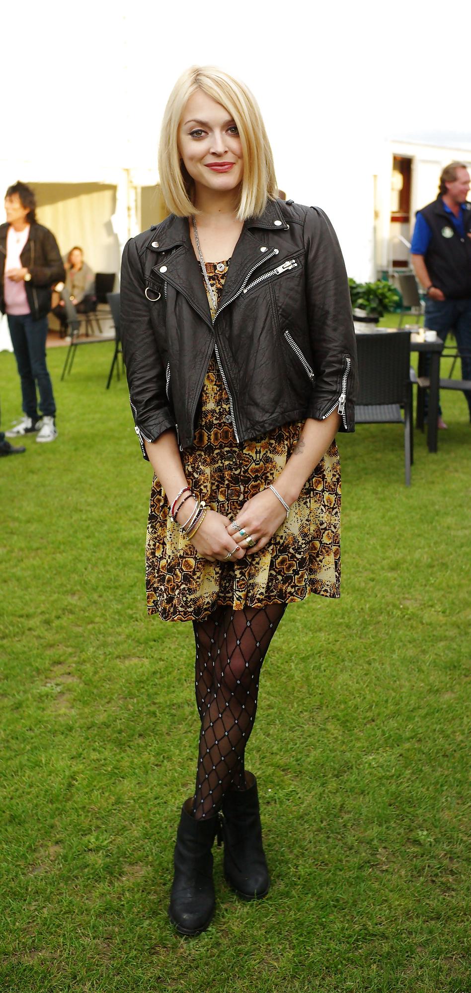 25P Celebrities In Pantyhose 6
