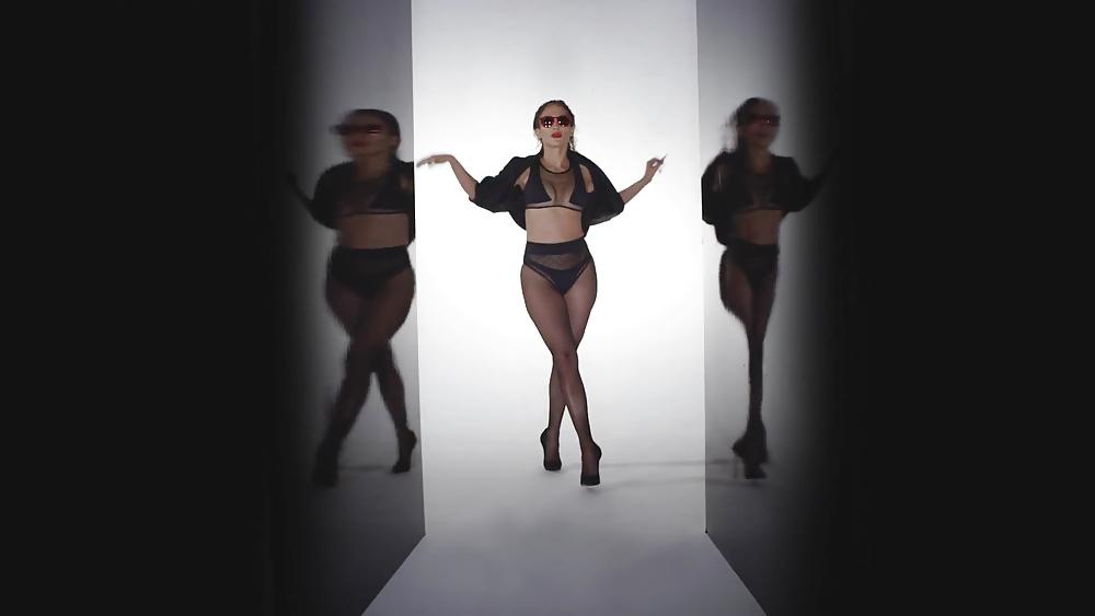 25P Jennifer Lopez and Iggy Azalea Big Booty in sexy Swimsuits