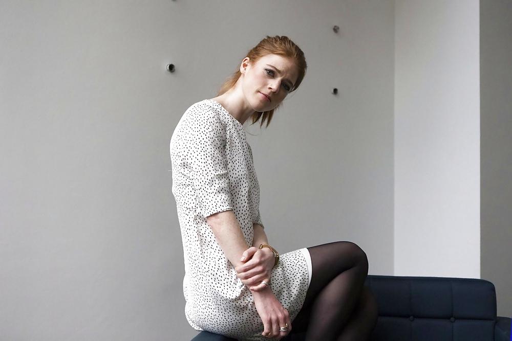 25P Celebrities In Pantyhose 1
