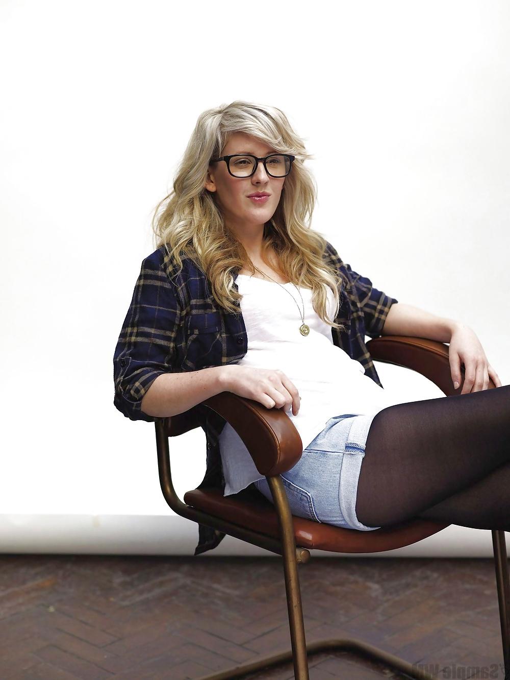 25P Celebrities In Pantyhose