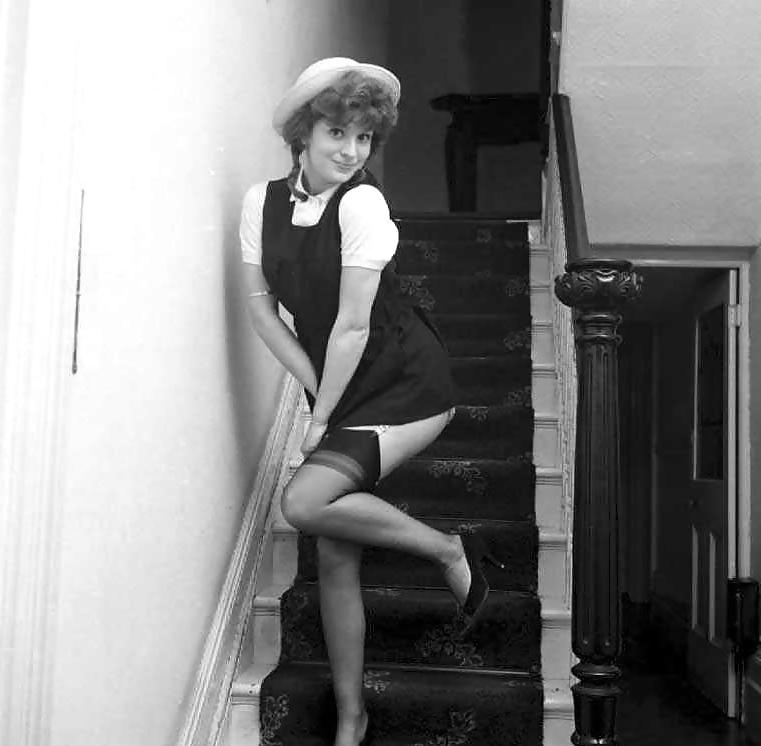 25P 1960s English lady shows legs