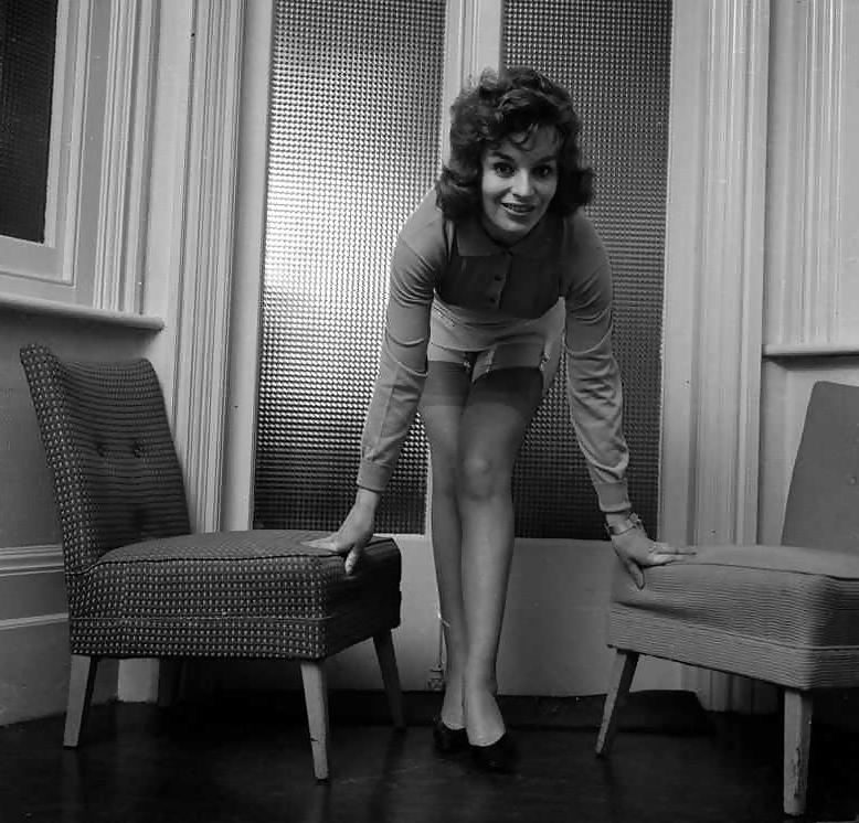 25P 1960s English lady shows legs