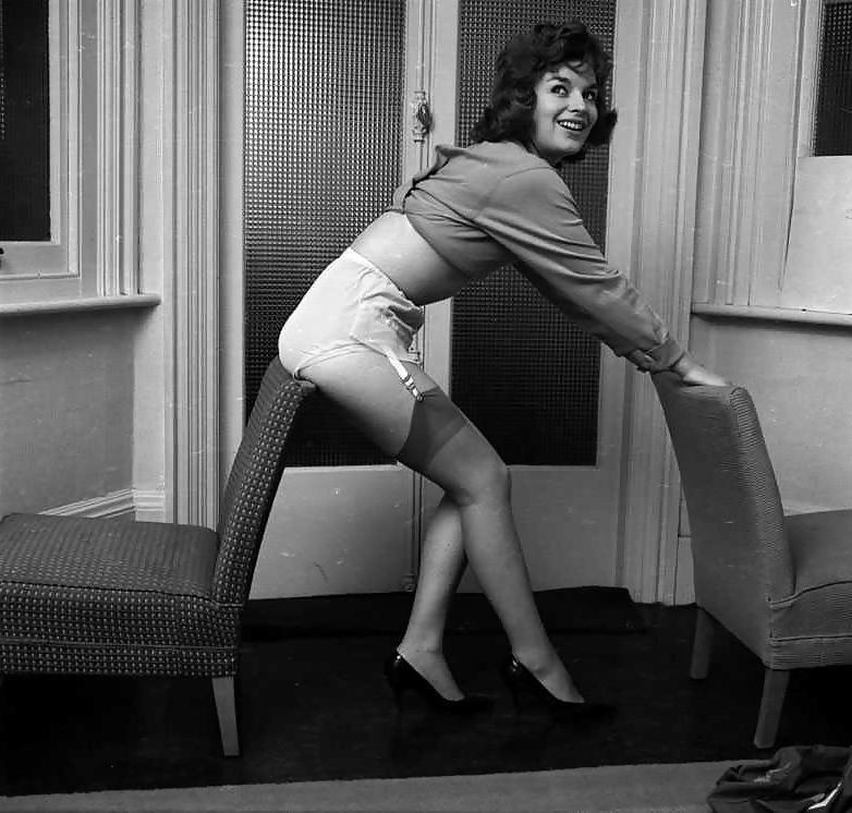 25P 1960s English lady shows legs