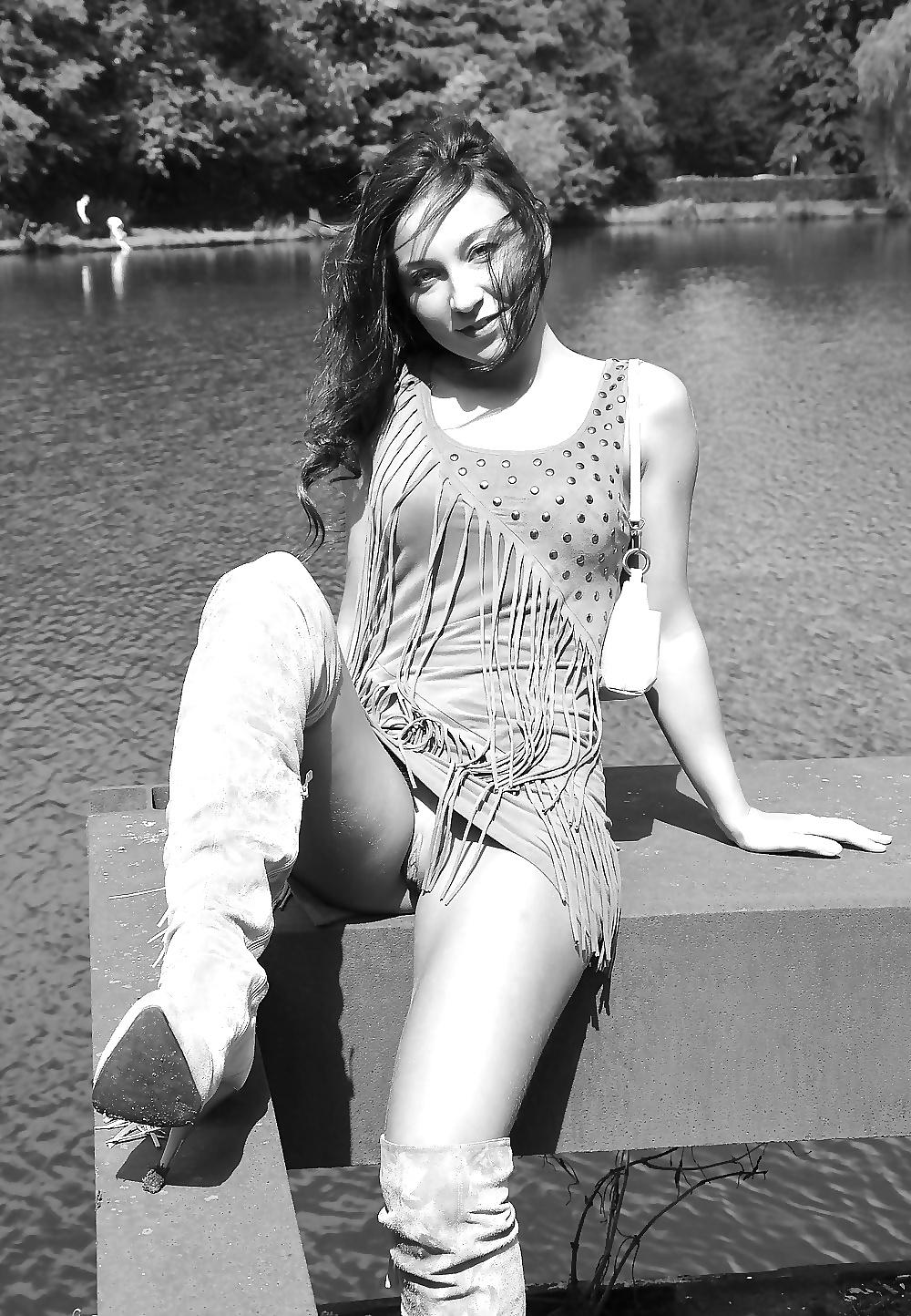 25P Black and White Erotic 010