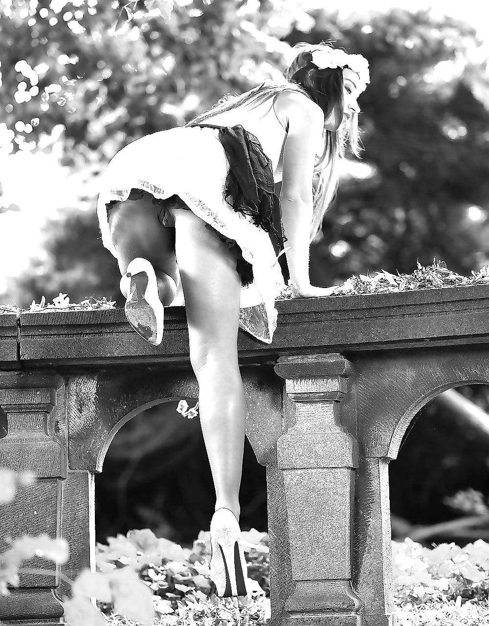 25P Black and White Erotic 010