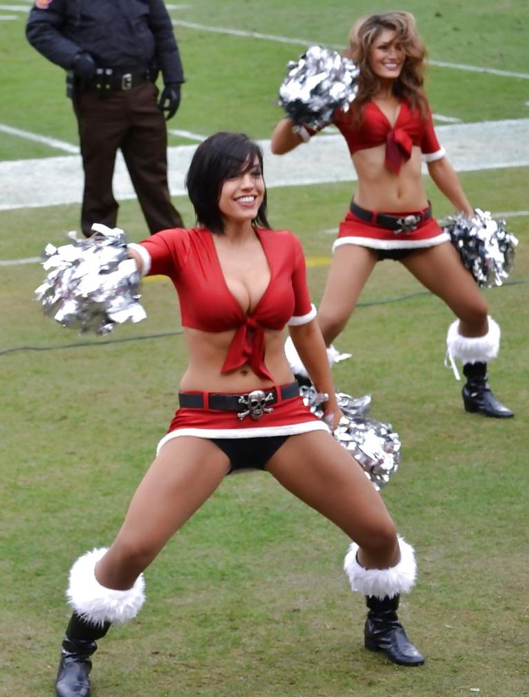25P NFL Cheerleaders-Boots, boobs and butts